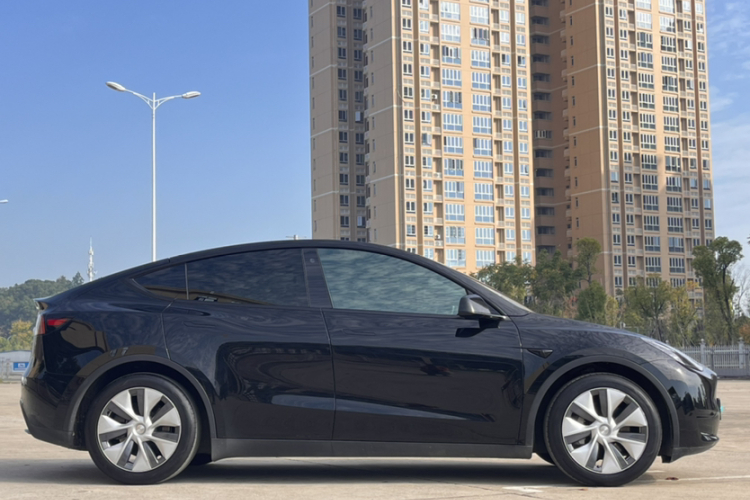 特斯拉 Model Y 2022款 后轮驱动版车身外观6003
