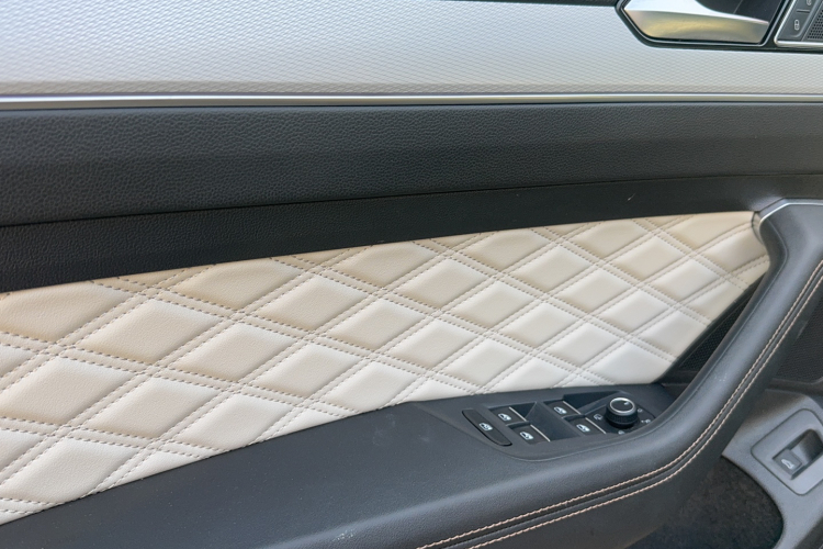 大众 迈腾 2023款 200万辆纪念版 330TSI DSG豪华型中控内饰7007