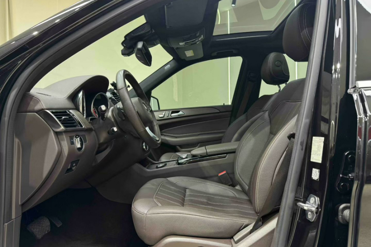 奔驰GLE 2019款 GLE 320 4MATIC 动感型臻藏版中控内饰7003