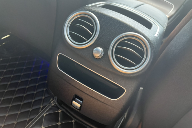 奔驰GLC 2020款 改款 GLC 260 L 4MATIC 豪华型中控内饰7013