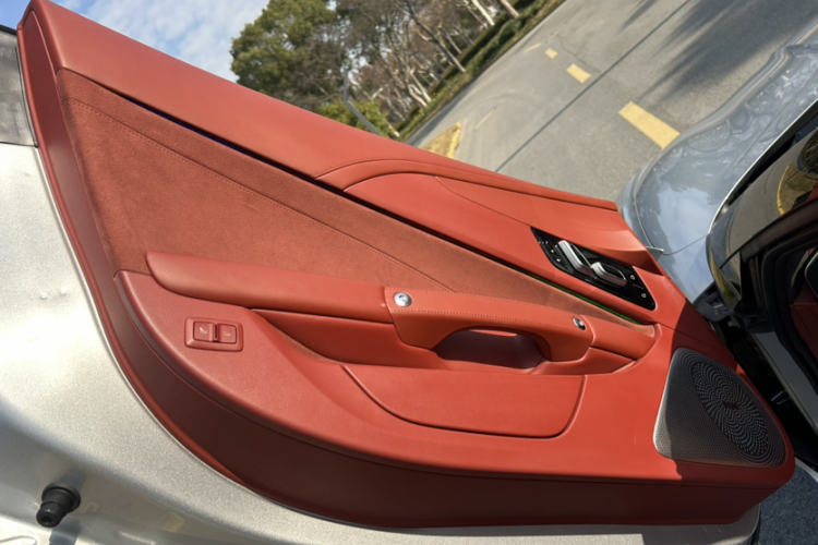 名爵 MG Cyberster 2024款 520km 传奇四驱版中控内饰7006