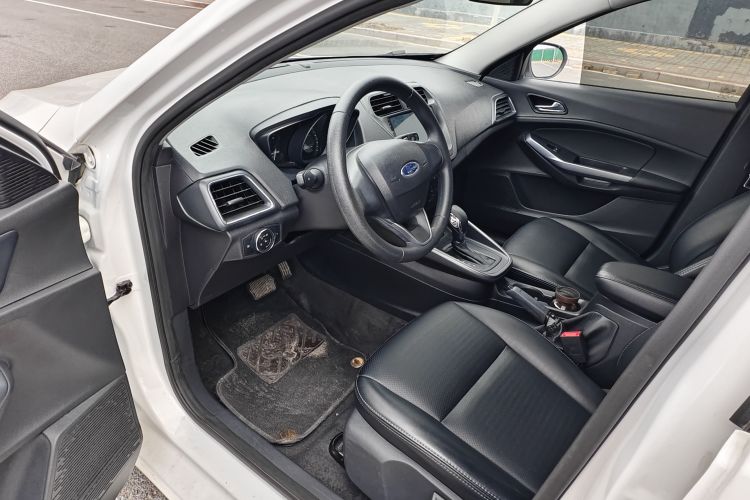 福特 福睿斯 2019款 改款 1.5L 自动质享型（胎压监测） 国VI中控内饰7002