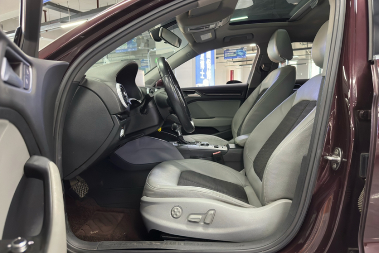 奥迪A3 2017款 Limousine 35 TFSI 时尚型中控内饰7001