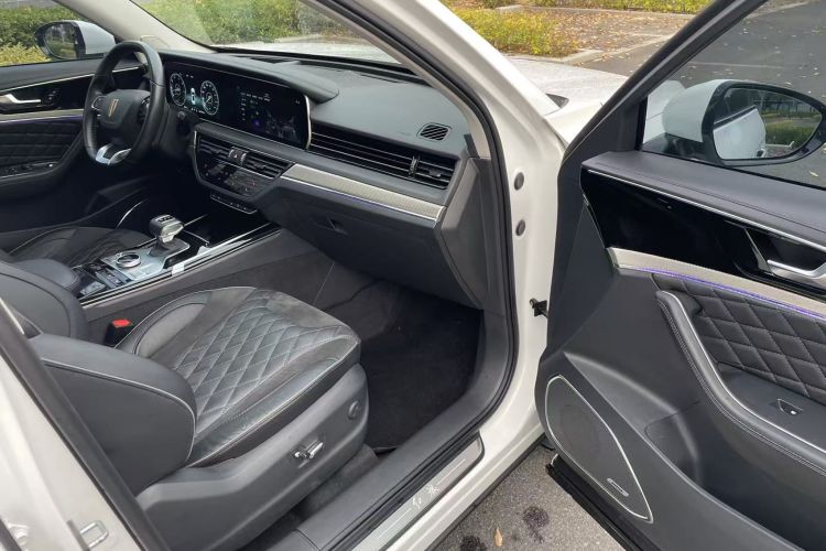 红旗HS5 2019款 2.0T 智联旗享版中控内饰7010