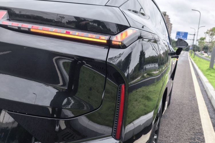 领克08 EM-P 2023款 220km 四驱性能Halo车身外观6008