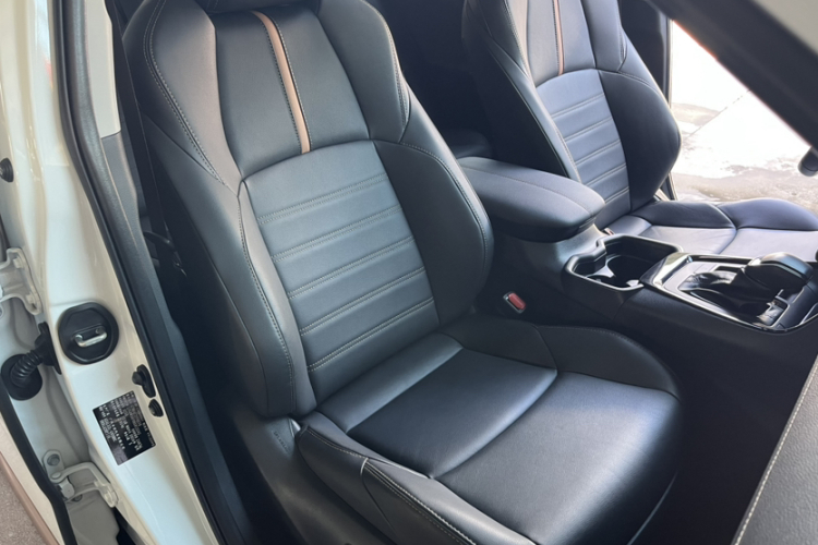 丰田 威兰达 2024款 双擎 2.5L E-CVT两驱豪华PLUS版局部细节41