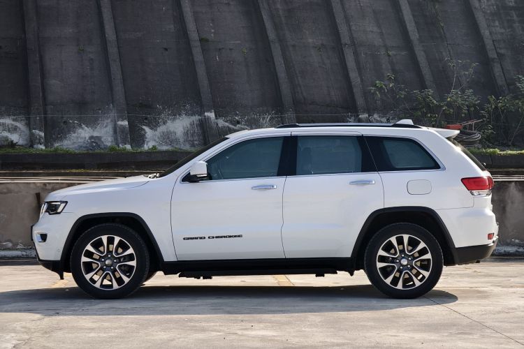 Jeep 大切诺基(进口) 2017款 3.0L 舒享导航版车身外观6007