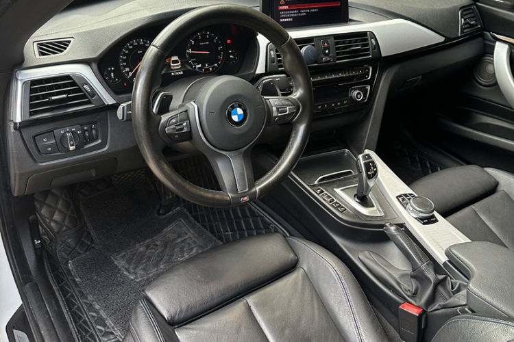 宝马3系GT 2019款 320i M运动型中控内饰7001