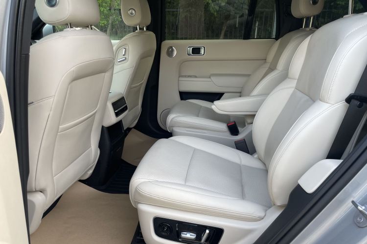 理想汽车 理想L8 2023款 Max中控内饰7004