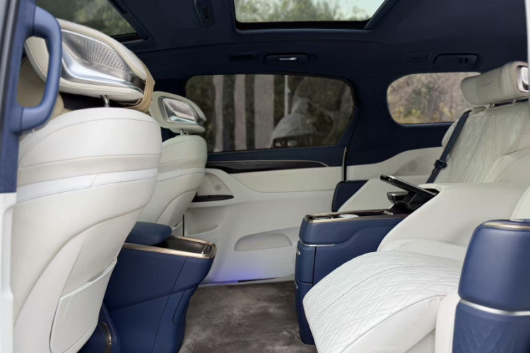 别克GL8 2020款 Avenir艾维亚 四座尊礼版中控内饰7006