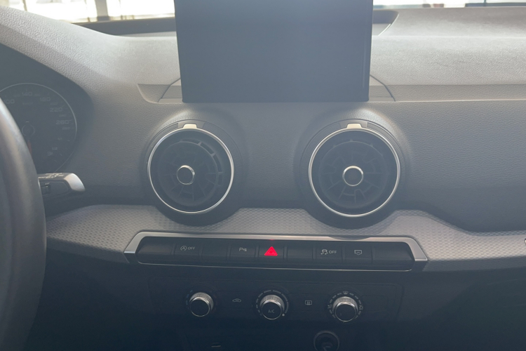 奥迪Q2L 2021款 35 TFSI 进取动感型局部细节16