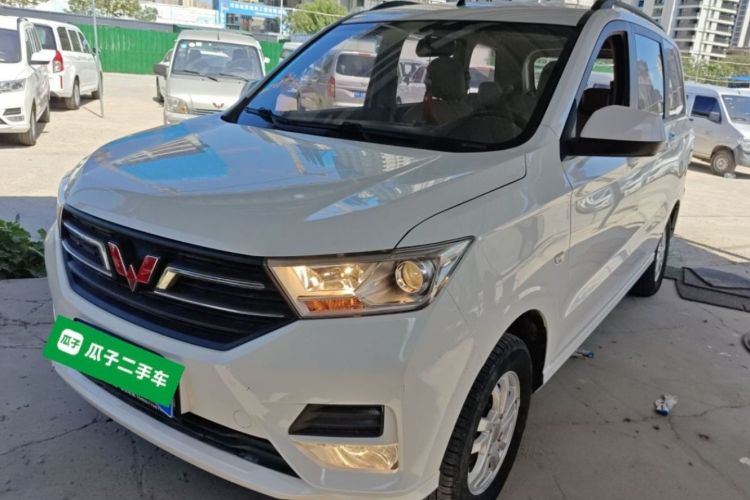 五菱汽车 五菱宏光 2021款 1.5L改款 S舒适型 液压助力LAR车身外观1