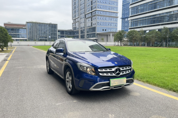 奔驰GLA 2019款 GLA 200 动感型车身外观6004
