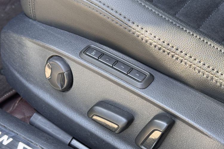 大众 迈腾 2017款 330TSI DSG 尊贵型局部细节9001