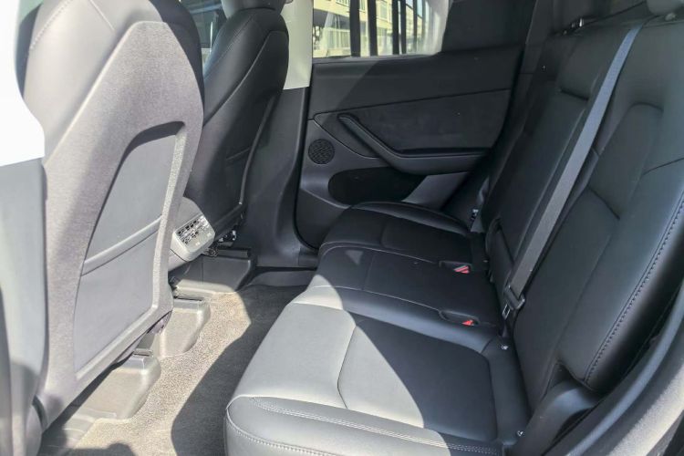 特斯拉 Model Y 2023款 后轮驱动版中控内饰7004