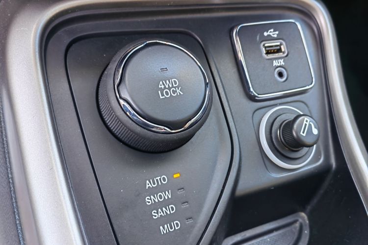 Jeep 指南者 2017款 200T 自动家享四驱版局部细节22