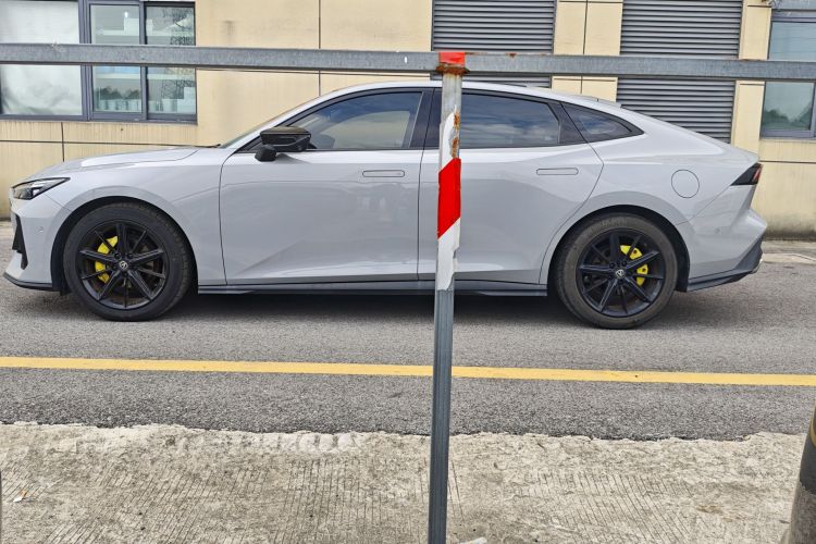 长安UNI-V 2022款 1.5T 智慧领航型车身外观6004