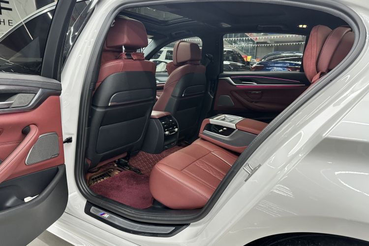 宝马5系 2022款 改款 530Li 尊享型 M运动套装中控内饰7006