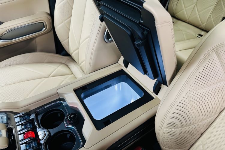 方程豹 豹8 2025款 智勇旗舰版 7座局部细节9003