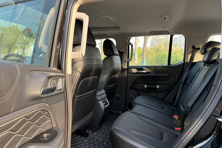 坦克300 2025款 2.4T 柴油版中控内饰7005