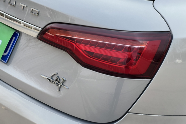 众泰SR7 2016款 1.5T CVT魔方之心版 国IV车身外观6006