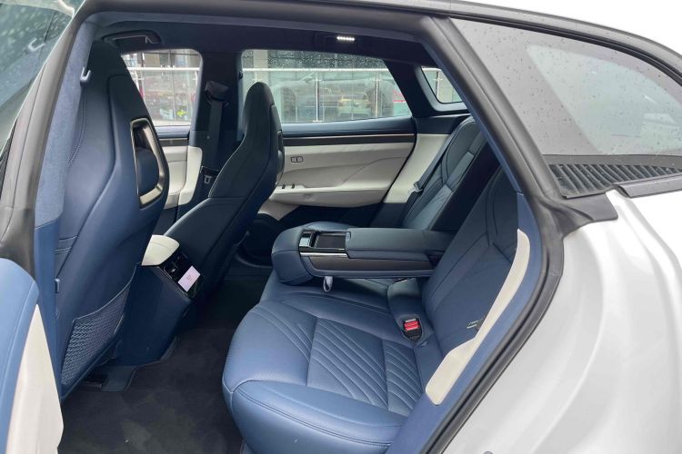 极氪001 2025款 WE版 100kWh 后驱中控内饰7004