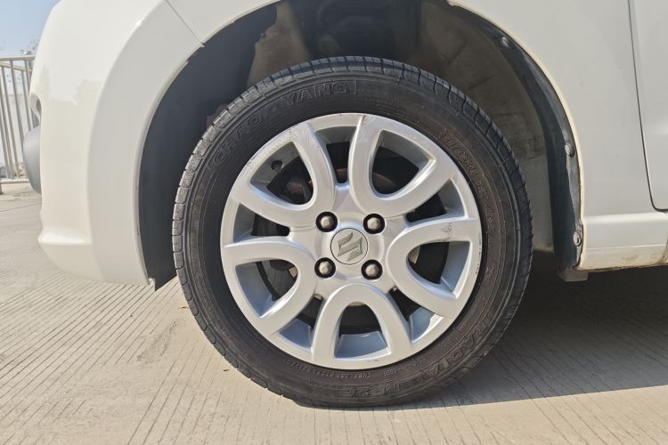 铃木 奥拓 2016款 1.0L 自动豪华炫动版车身外观6007