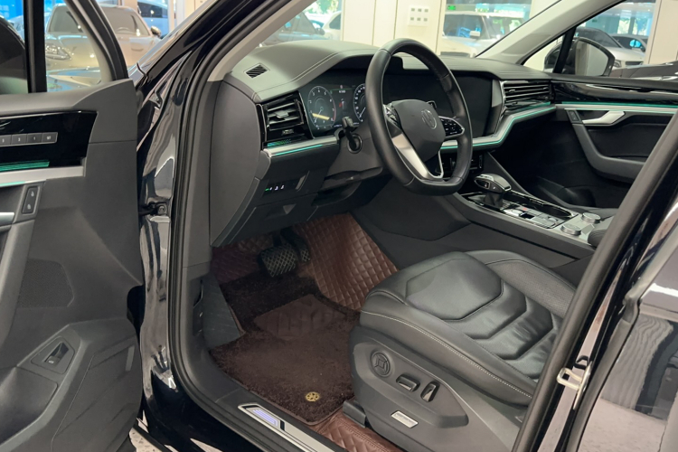 大众 途锐 2021款 3.0TSI 锐享版 经典运动套装中控内饰7002