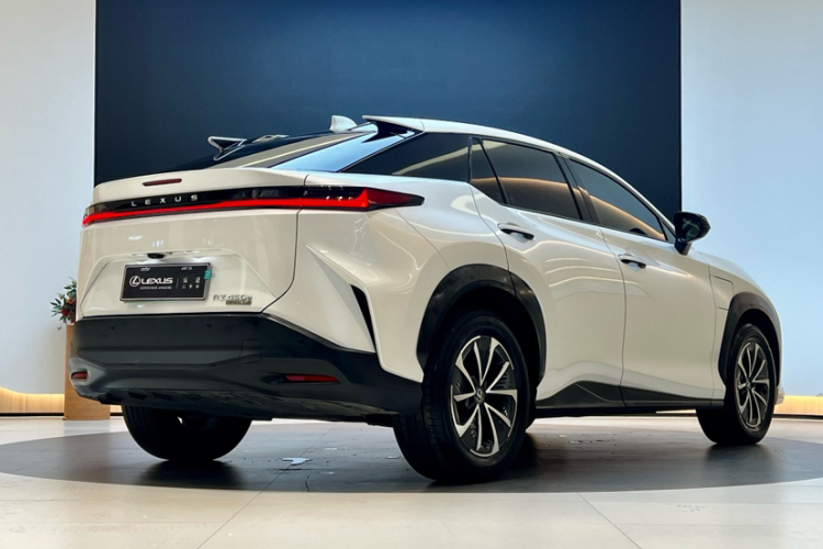 雷克萨斯RZ 2023款 450e 四驱纵享版车身外观6005