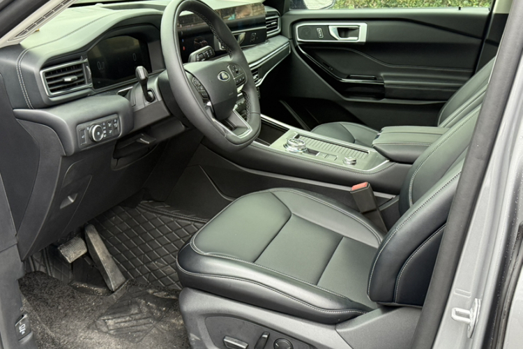 福特 探险者 2024款 2.3T EcoBoost 后驱风尚版 6座中控内饰7006