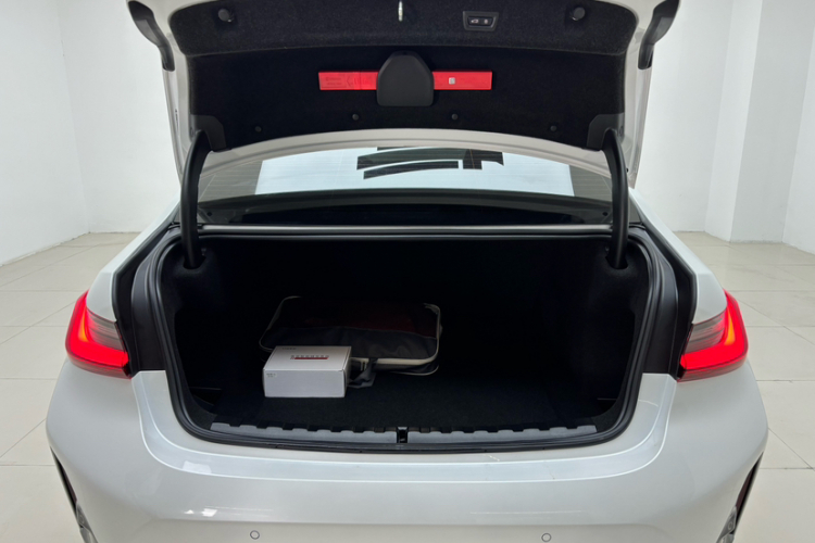 宝马3系 2025款 330Li M运动曜夜套装局部细节23