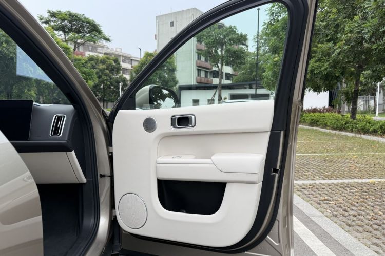 理想汽车 理想L9 2024款 Ultra中控内饰7013