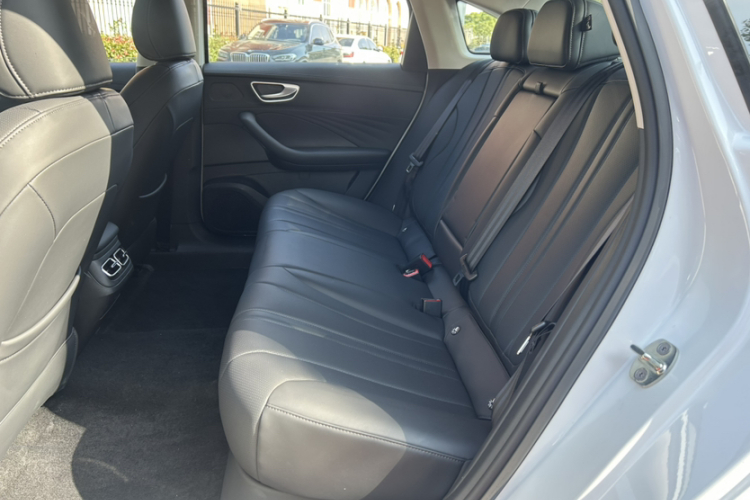 荣威D7 2025款 DMH 125km 世界冠军版中控内饰7010