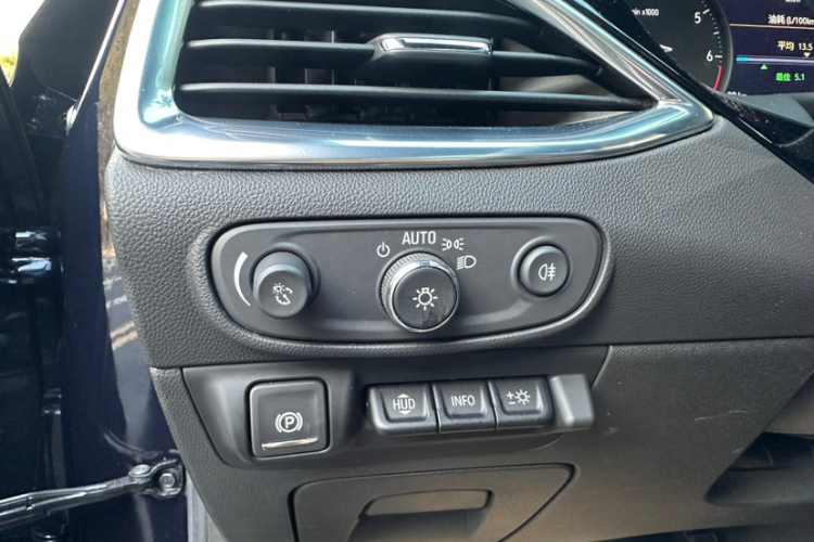 别克 昂科旗 2022款 652T 四驱尊享旗舰型 7座中控内饰7013