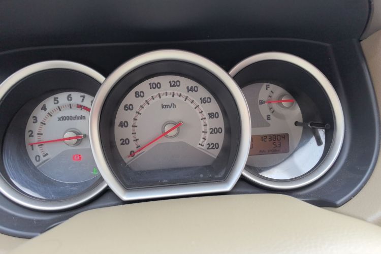 日产 骐达TIIDA 2011款 1.6L CVT舒适型中控内饰15