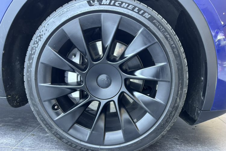 特斯拉 Model Y 2021款 长续航全轮驱动版车身外观6004