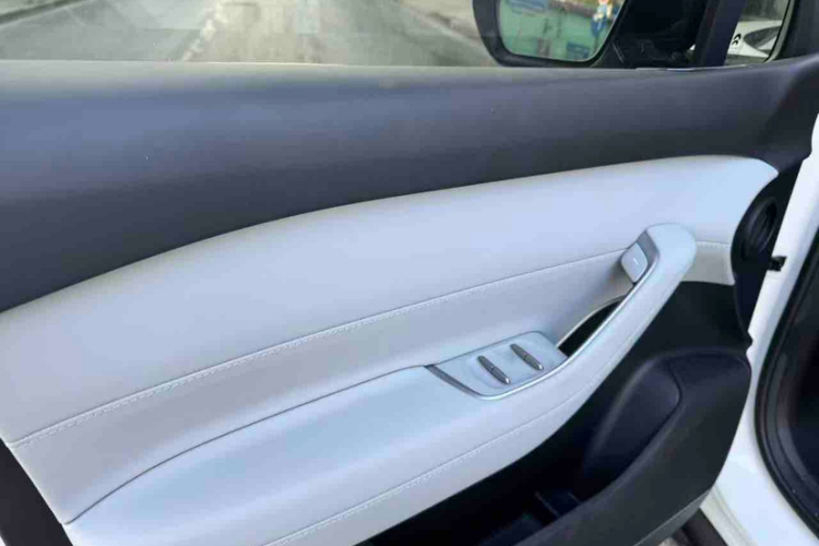 蔚来ES6 2024款 75kWh中控内饰7001