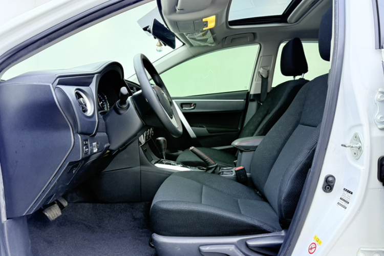 丰田 卡罗拉 2017款 改款 1.2T S-CVT GL-i中控内饰7003