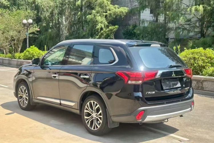 三菱 欧蓝德 2016款 2.4L 四驱豪华版 7座车身外观6006