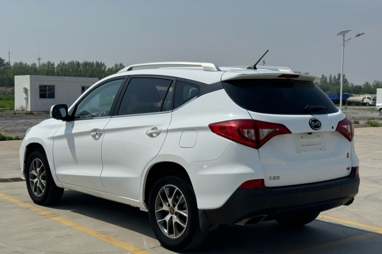 比亚迪 宋 2016款 盖世版 1.5TID 自动精英型车身外观6005