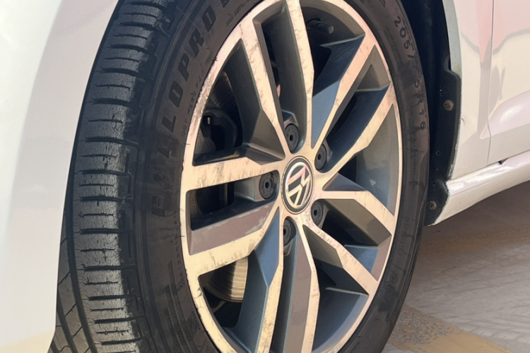 大众 高尔夫 2016款 230TSI 自动豪华型车身外观6006