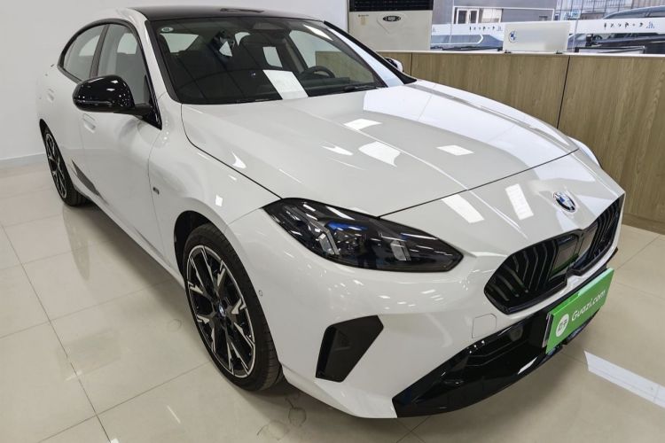 宝马2系 2025款 225L M运动曜夜套装车身外观6007