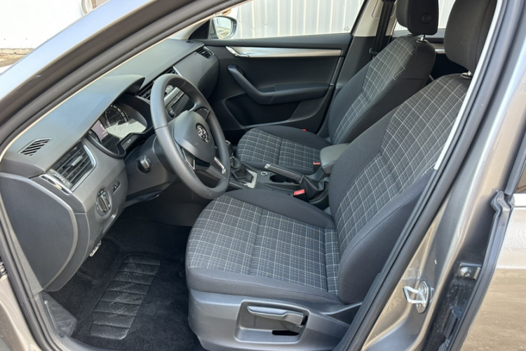 斯柯达 明锐 2018款 TSI230 DSG舒适版中控内饰7004