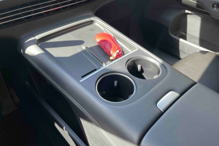 小鹏G6 2023款 755 超长续航 Pro中控内饰7006