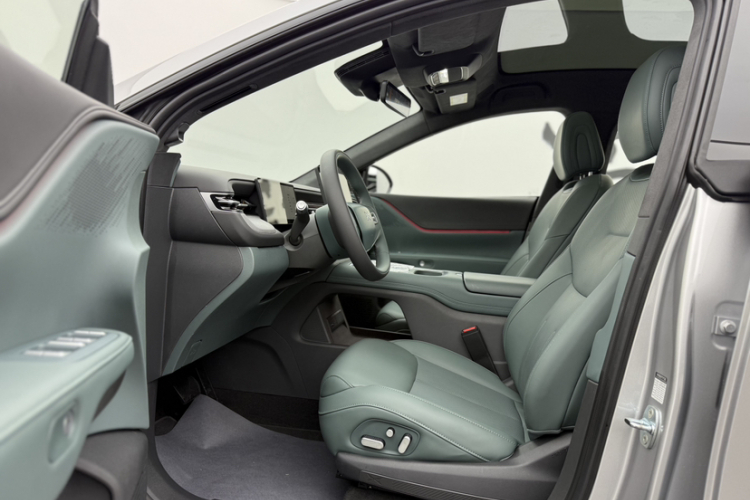 小鹏G6 2025款 625 长续航 Max 旗舰版中控内饰7004