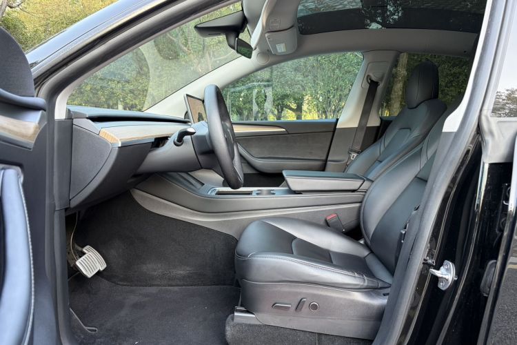 特斯拉 Model Y 2022款 Performance高性能全轮驱动版中控内饰7005