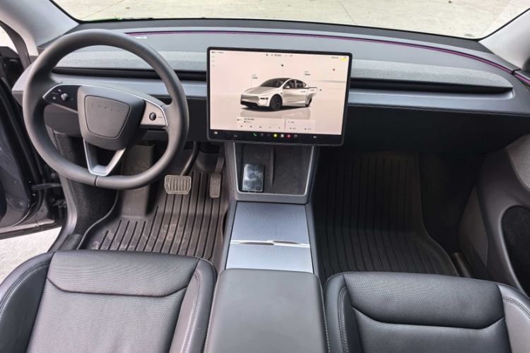 特斯拉 Model Y 2025款 后轮驱动版中控内饰7002