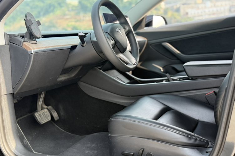 特斯拉 Model 3 2020款 改款 长续航后轮驱动版中控内饰7002