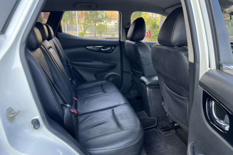 日产 逍客 2016款 2.0L CVT精英版中控内饰7003