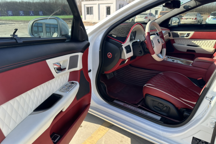 捷豹XF 2015款 XF 2.0T 风华版中控内饰7001